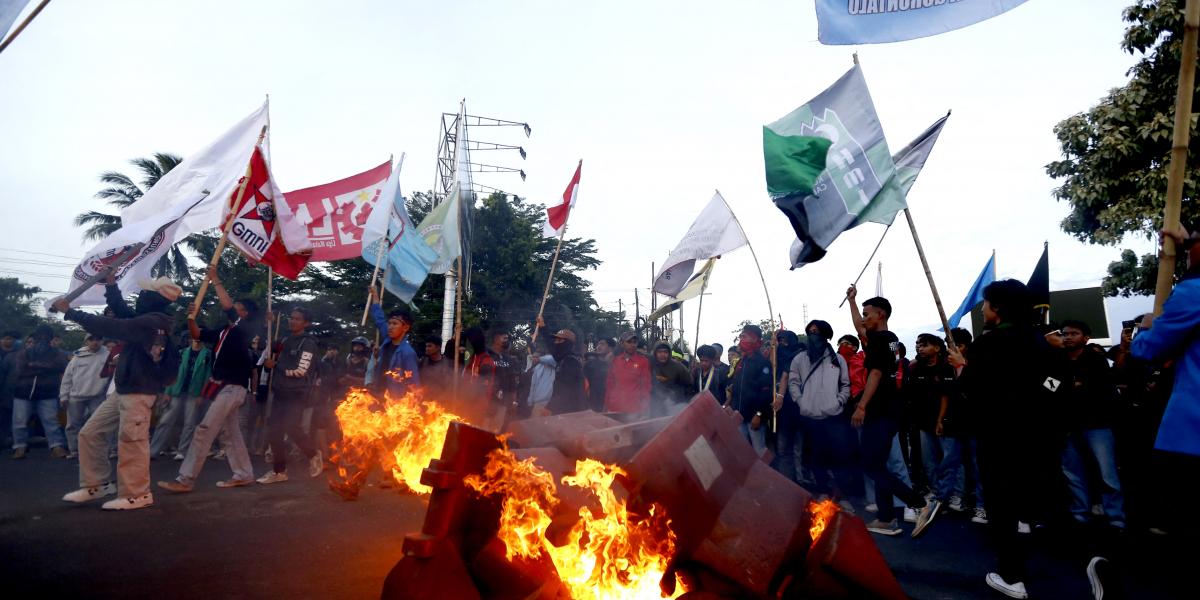 A törvényhozók magasabb juttatásai ellen tüntetők 2025. szeptember 1-én Indonéziában