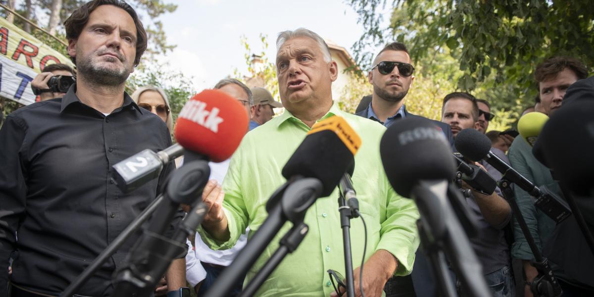 Orbán Viktor a Kötcsei piknik bejárata előtt 2024. szeptember 7-én
