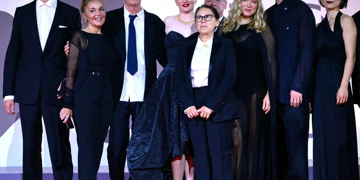 Enyedi Ildikó és a Csendes barát stábja. A misztikus dráma nagyot tarolt a nem hivatalos zsűrik esetében