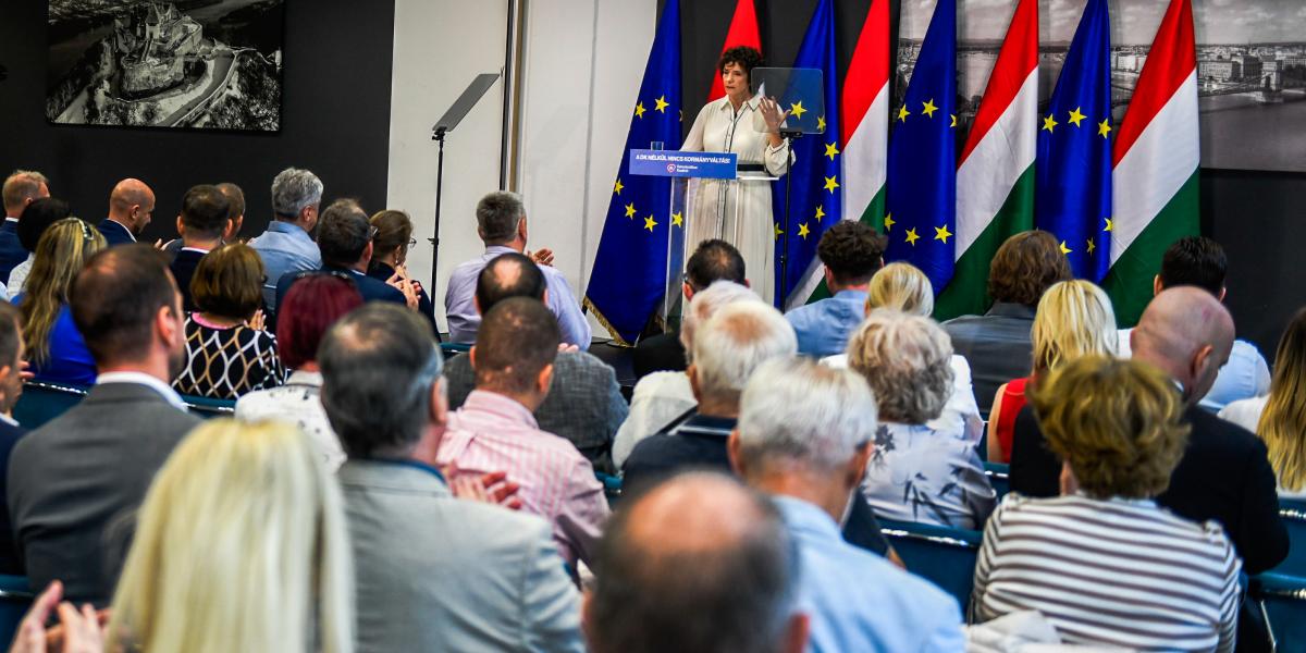 Dobrev Klára szeptember 6-án