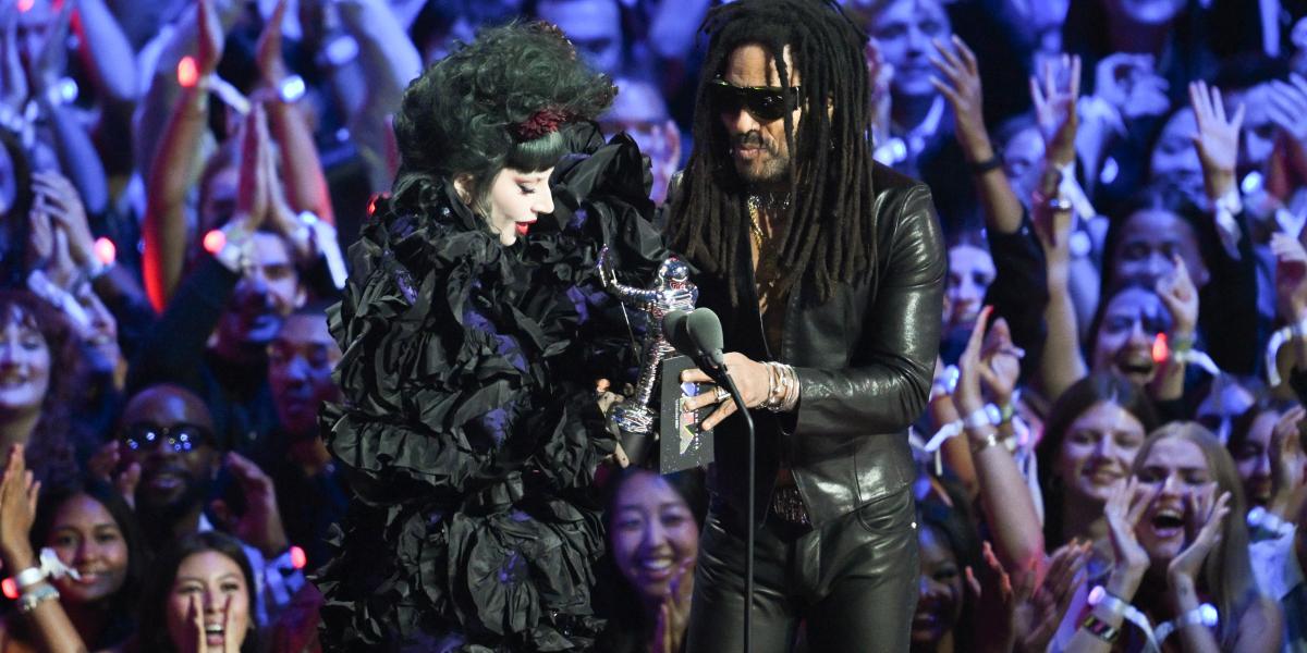 Az este abszolút nyertese Lady Gaga a maga 4 díjával. Így már az egyik legtöbbet díjazott előadó a VMA történetében