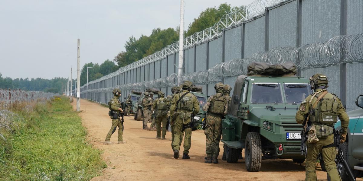 Lengyel határőrök a lengyel-belorusz határon augusztus 25-én 