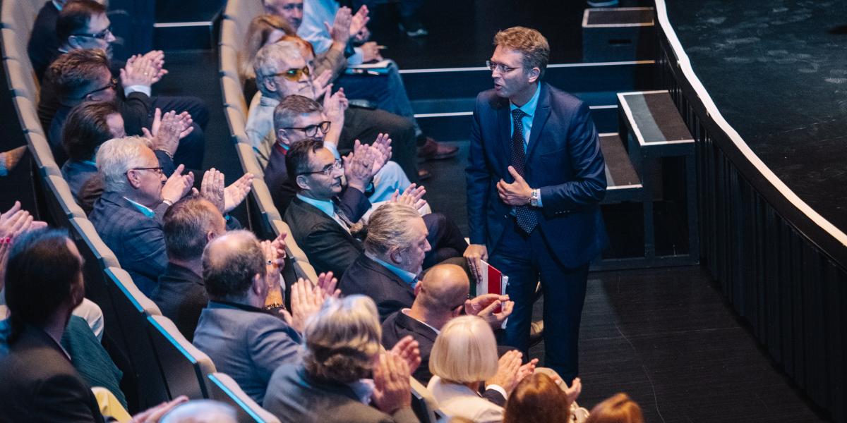 Hankó Balázs miniszter közelebb lépett a közönségéhez