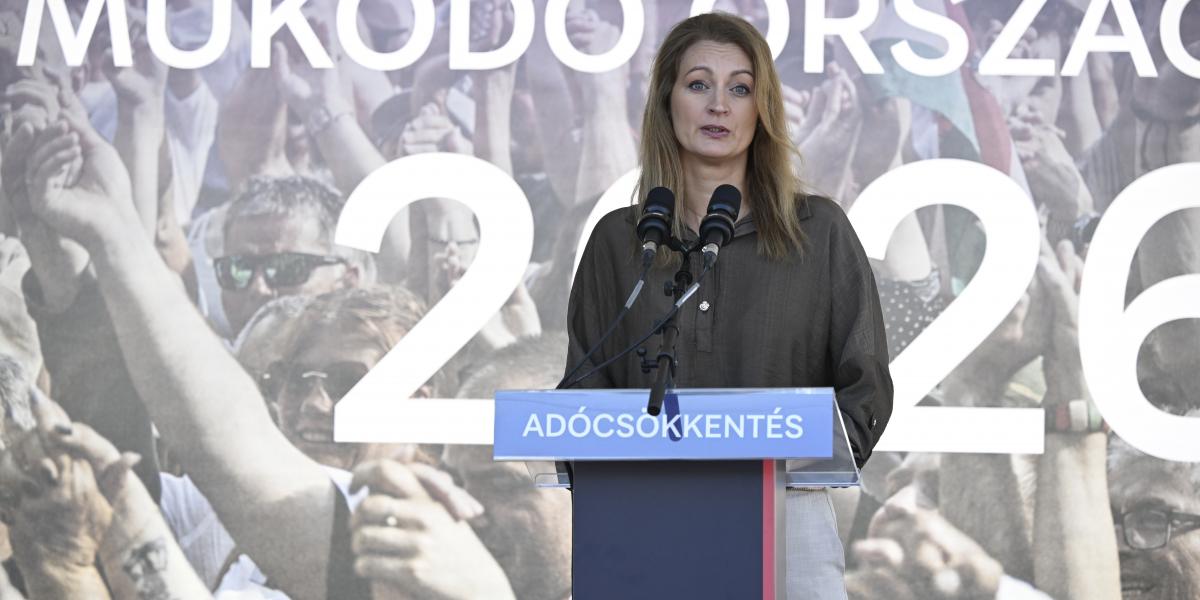 Forsthoffer Ágnes a Tisza Párt kötcsei rendezvényén szeptember 7-én