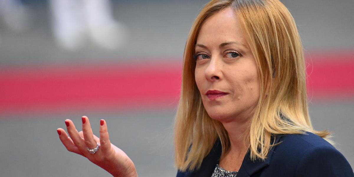  Giorgia Meloni olasz miniszterelnök folyamatosan kommenteli a Charlie Kirk halála körüli véleményeket, baloldali agressziót kiáltva