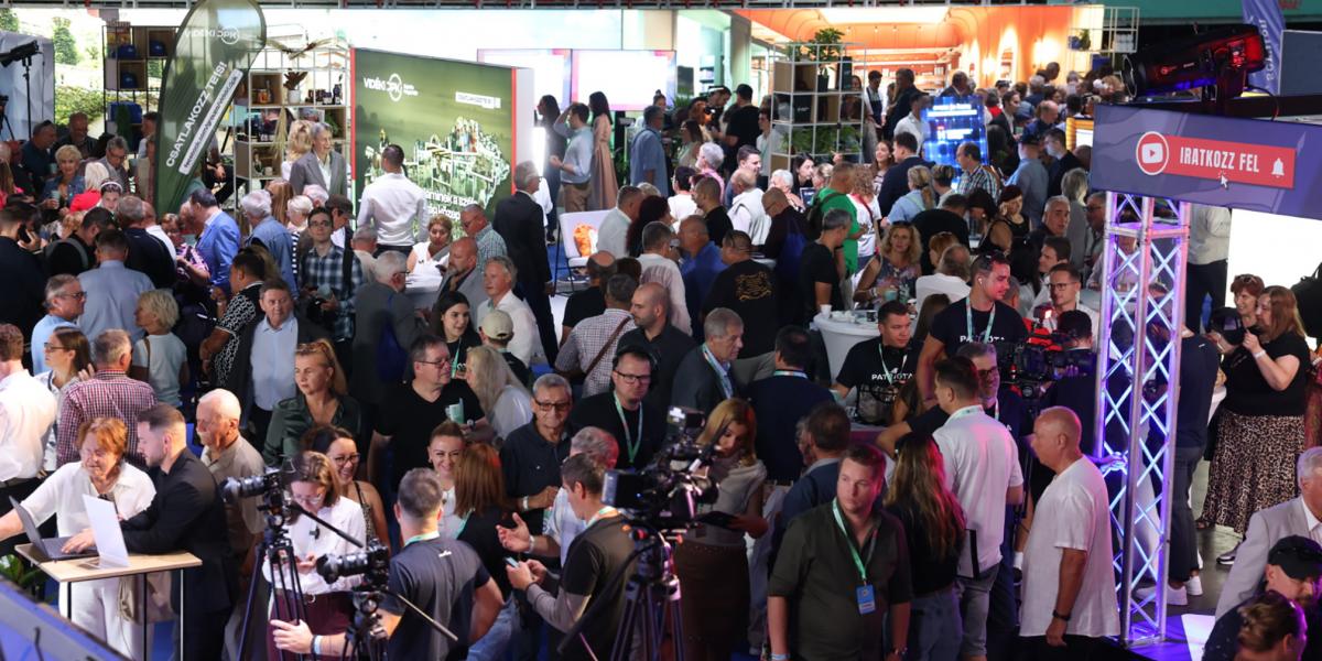 A Digitális Polgári Körök hét végi találkozója. Az online térben is nagy a tülekedés, ha fideszes költésről van szó