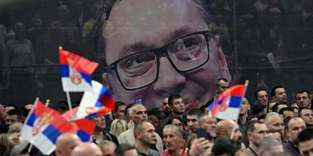 Vucic és az SNS számára komoly presztízsveszteséggel érne fel az EPP-ből való esetleges kizárás