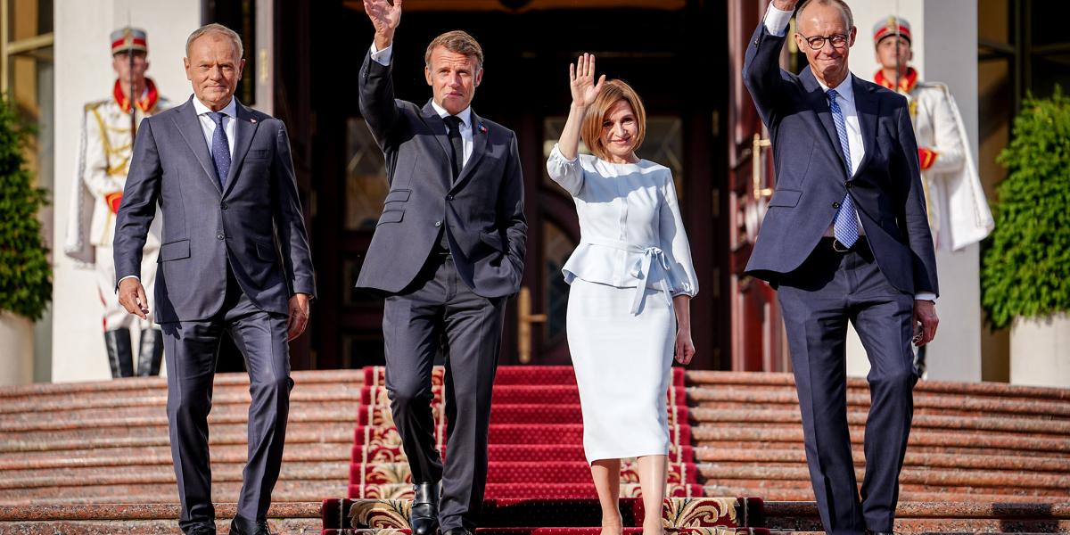 Emmanuel Macron francia elnök, Fried­rich Merz német kancellár és Donald Tusk lengyel miniszterelnök augusztus végén közös látogatást tettek Chisinauban. Az uniós országok vezetői így demonstrálták országaik és az EU támogatását Moldova európai integráció