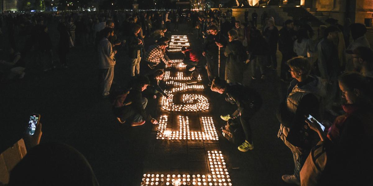 Néma demonstrációval hívták fel a figyelmet vasárnap a gyermekvédelemre