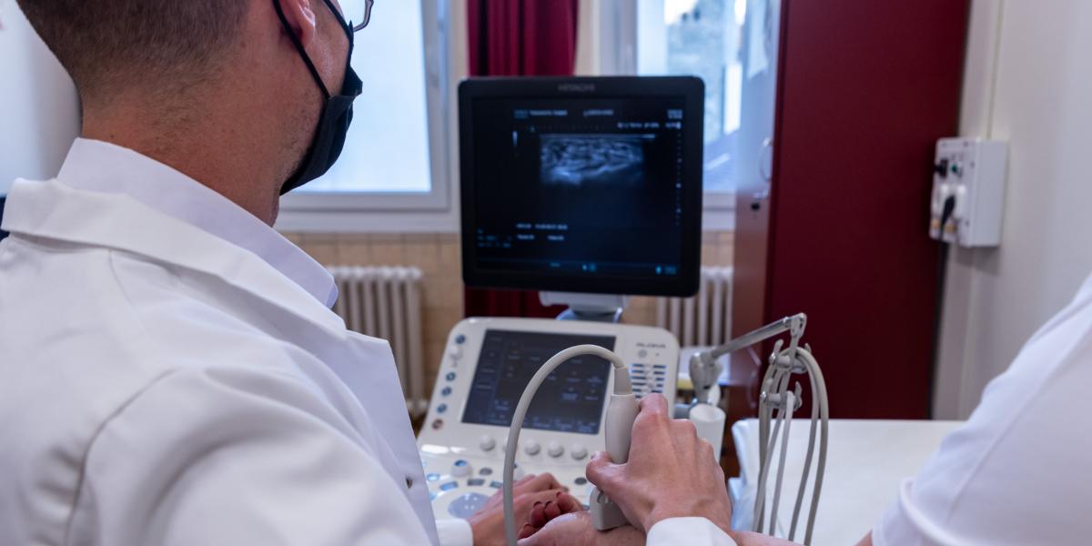 Legalább az ellátások felében olyan orvosokkal találkozhat a véleményformáló, akik mindkét szférában fogadhatják őt