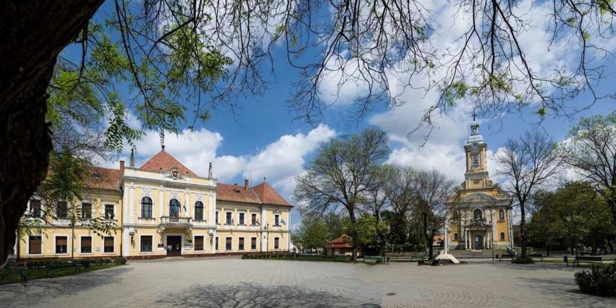 A Városháza épülete Abonyban