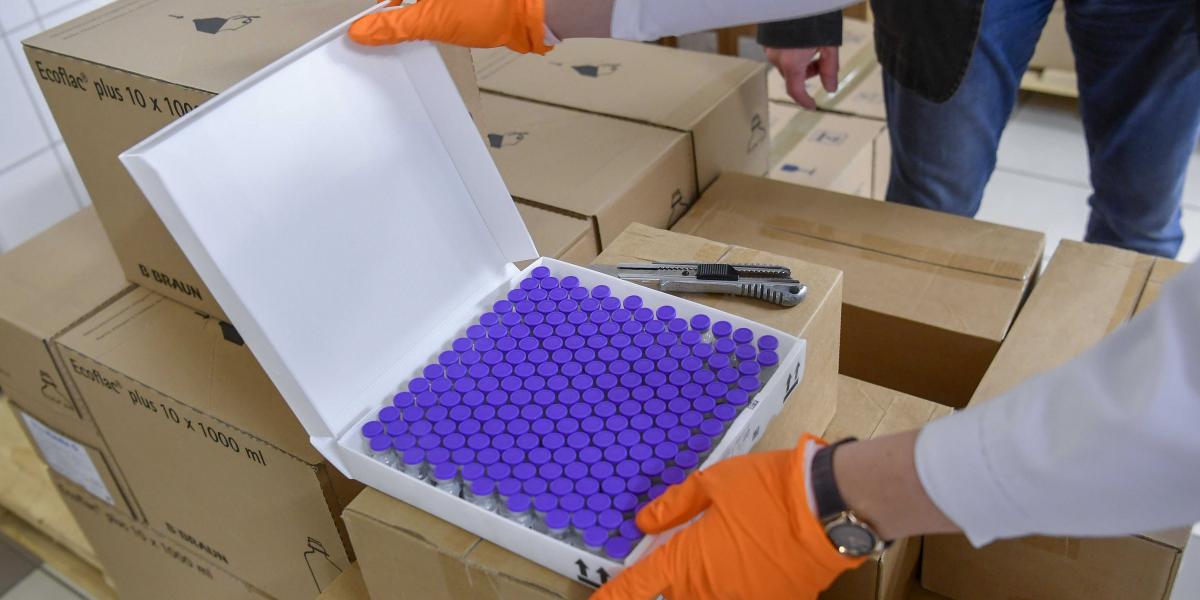 Novembertől lesz elérhető a Covid elleni oltóanyag 