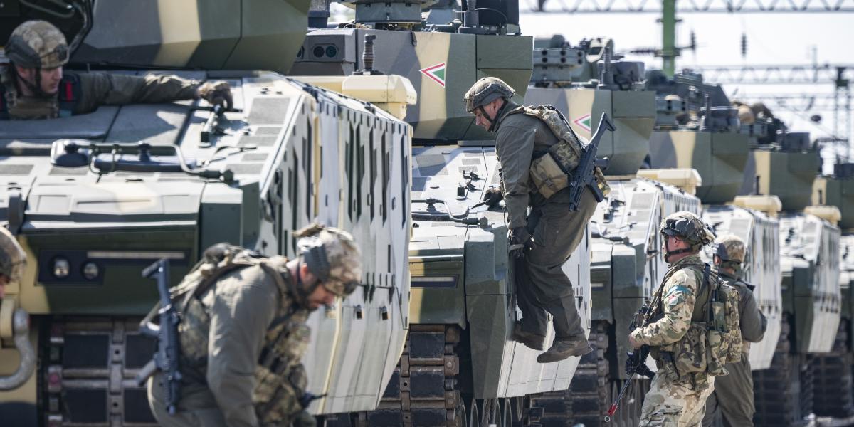 Az Adaptive Hussars 2025 gyakorlat keretében tartott bemutatón szeptember 5-én Hódmezővásárhelyről áttelepült Lynx harcjárműveket rakodtak le egy vasúti szerelvényről földi és légi biztosítás mellett