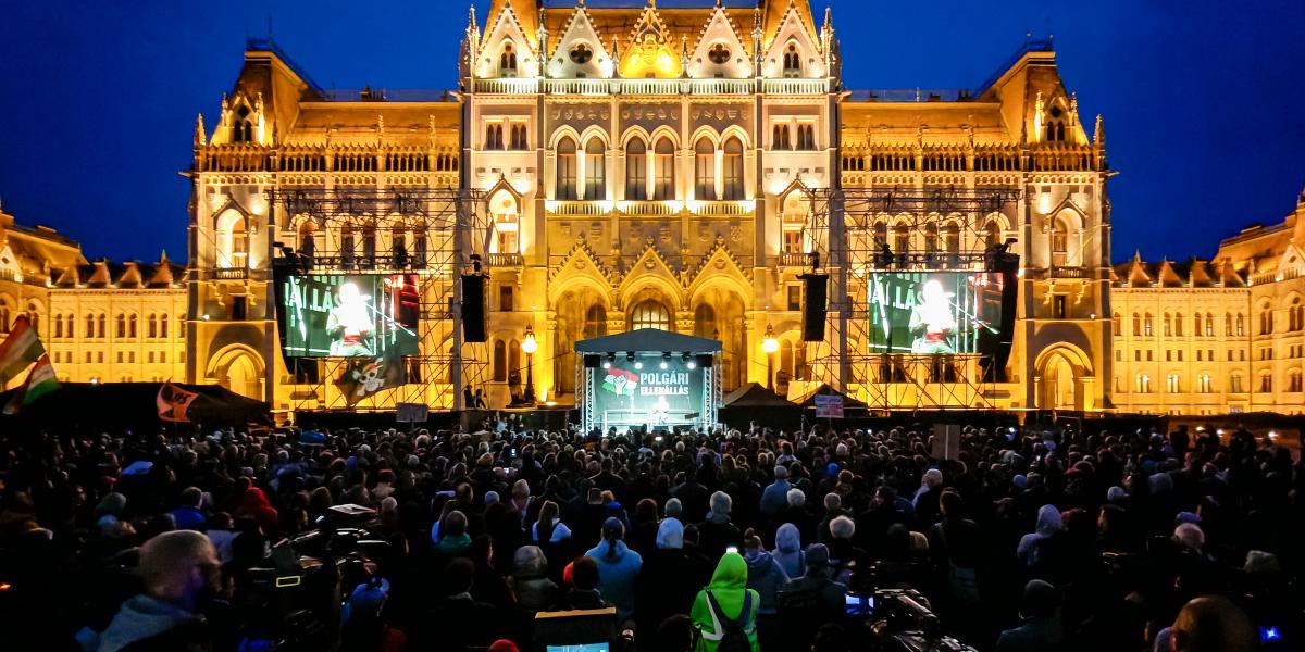 Vasárnapi tüntetés. Kitarthat a választásig a felháborodás