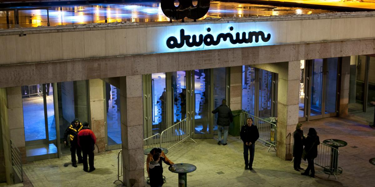 Lapzártánkkor érkezett a hír, nem zár be az Akvárium átmenetileg sem, profilváltáson, fejlesztésen esik át