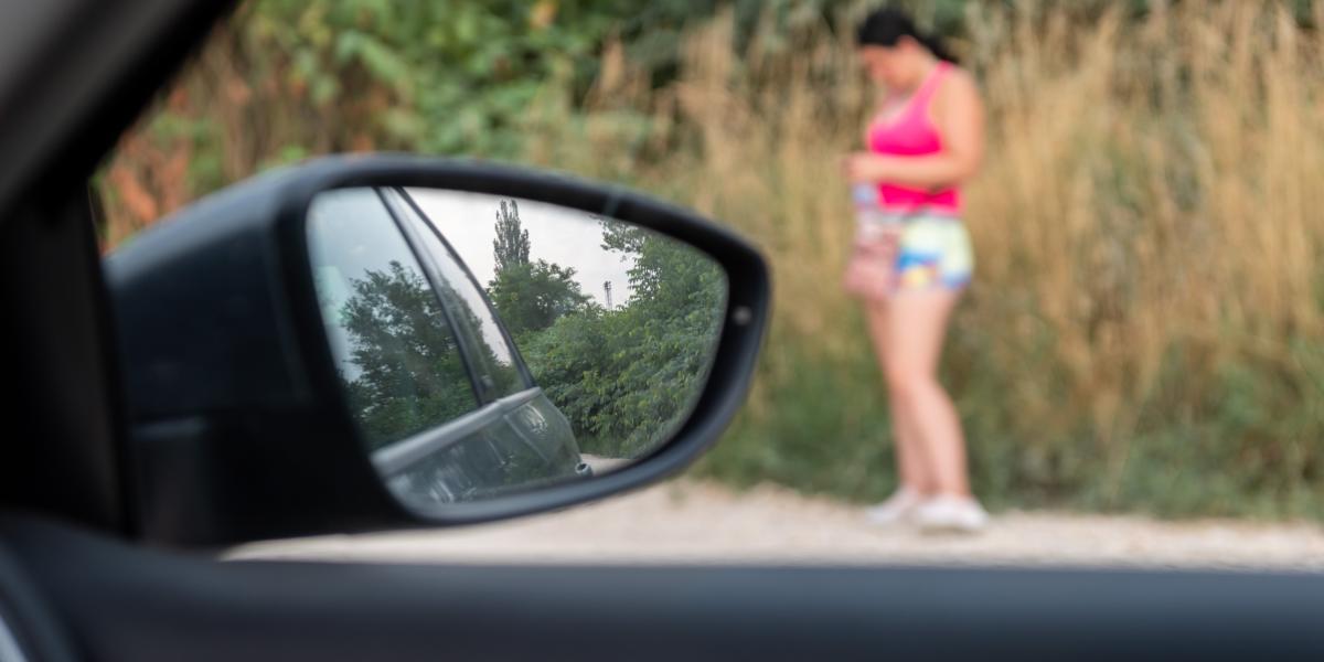 Páratlan oldalról a párosra. Életkép a miskolci Szinva utcában