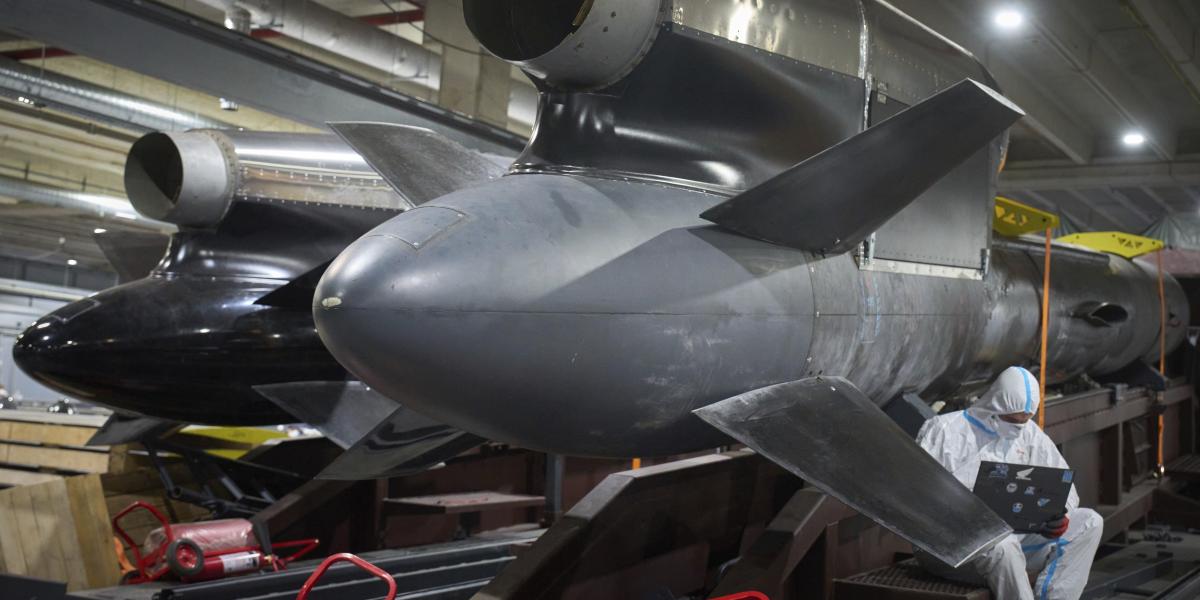 Az oroszok helyzetén tovább ront, hogy az ukránok elkezdték bevetni az új, FP–5 Flamingo cirkálórakétáikat is, amelyek hatótávolsága több mint 3000 km