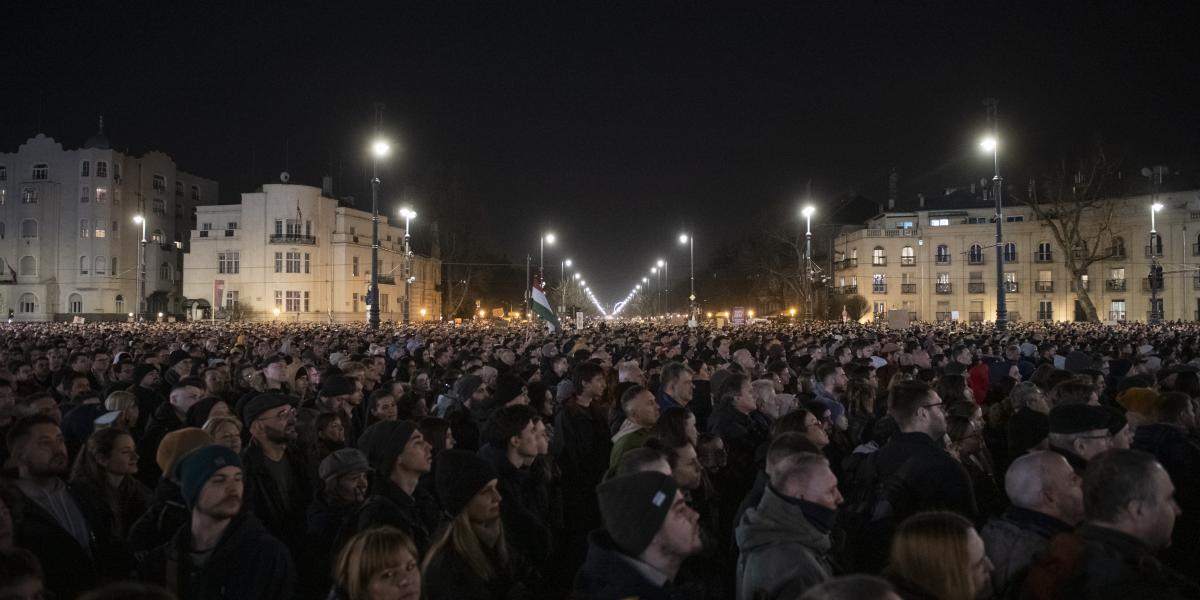 Demonstráció a gyermekek védelmében: a 2024. februári „influenszertüntetés”