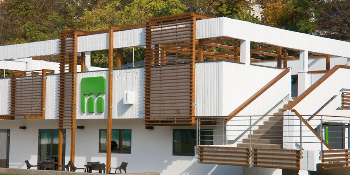 A sportcentrum egyik épülete 