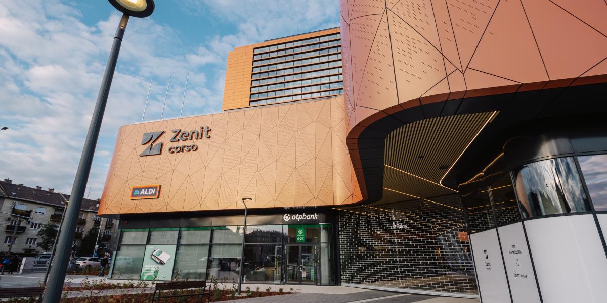 A bevásárlóközpont egy hatalmas irodaháznegyed része, az épületeket az állam vásárolta meg a beruházótól