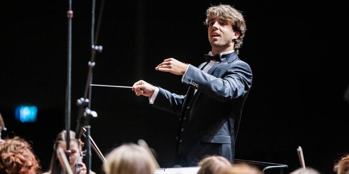 A fiatal dirigens, aki egy itthoni, állandó zenekari munkáról álmodik