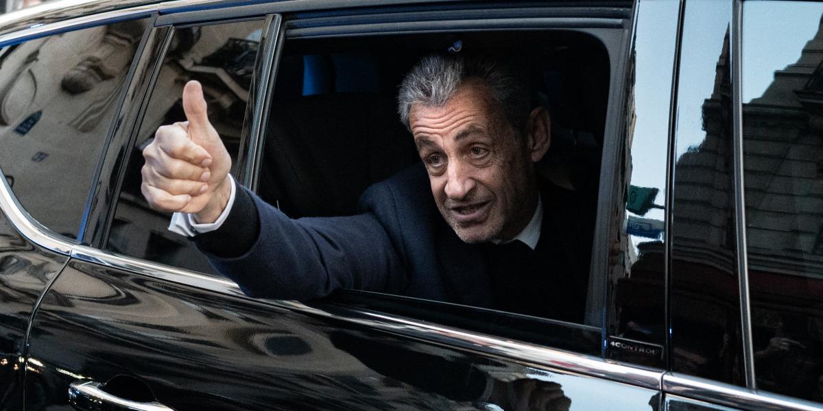 Nicolas Sarkozy kedd reggel indulóban a börtön felé