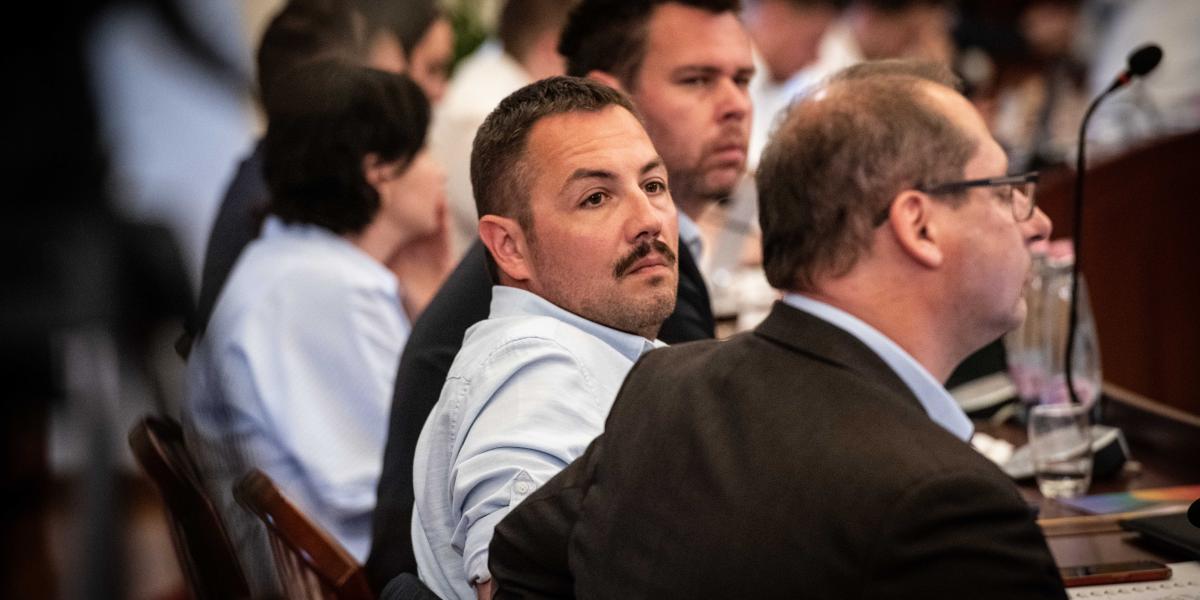 Gál József (középen), a szabálytalanságokat feltáró vizsgálóbizottság elnöke