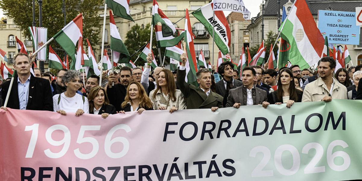 Az ellenzéki menet a Deák térről vonult a Hősök terére