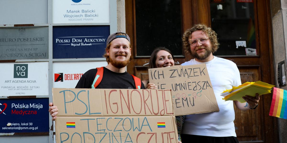 Tavaly novemberben is tüntettek a Lengyel Néppárt irodája előtt a párt élettársi kapcsolatokról javasolt törvénytervezete ellen