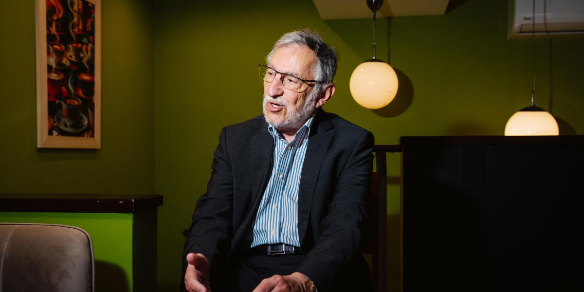 Van egy alapelv, miszerint ha gödörben vagyunk, akkor ne ássunk tovább. A kabinet meg csak ás és ás – mondta Katona Tamás