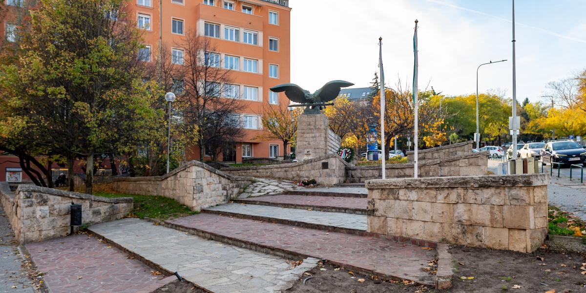 A hegyvidéki Turul-szobor