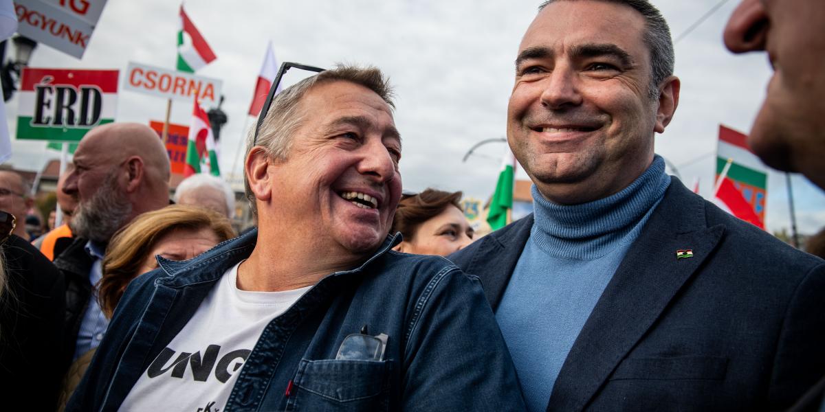 Az idei békemeneten:
ez az
avantgarde, a mi
élcsapatunk, a
béketábor legragyogóbb
elméi