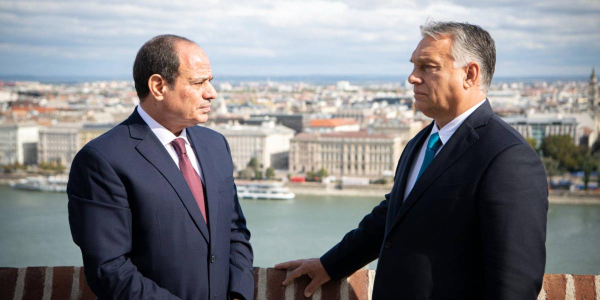 Abdel-Fattáh esz-Szíszi egyiptomi elnök Orbán Viktorral 2021. október 13-án a Karmelita kolostorban