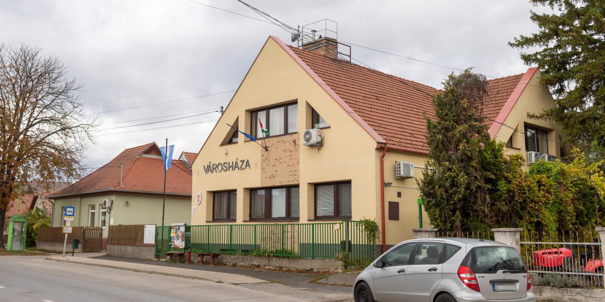 A helyi Tisza Sziget is lép Nagy Feró „lefokozása” érdekében