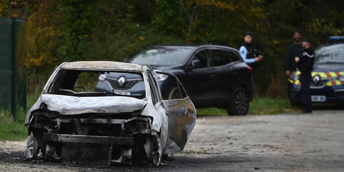 Kiégett autót találtak a rendőrök azt követően, hogy egy férfi szándékosan elgázolt öt embert Oléron szigetén 