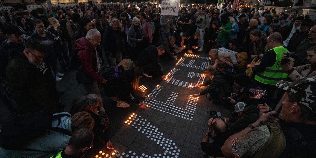 A kétfarkúak szeptemberi demonstráció­ja a gyermekvédelem áldozataiért. Most maga a gyermekvédelem lett áldozat