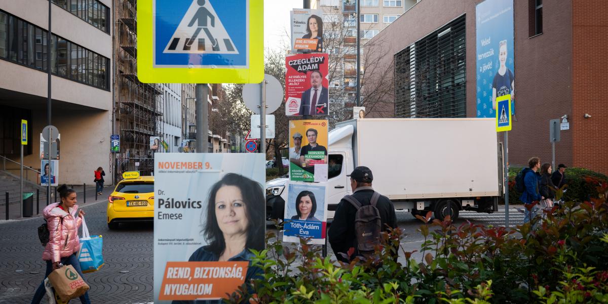 Választási plakátok Józsefvárosban. 