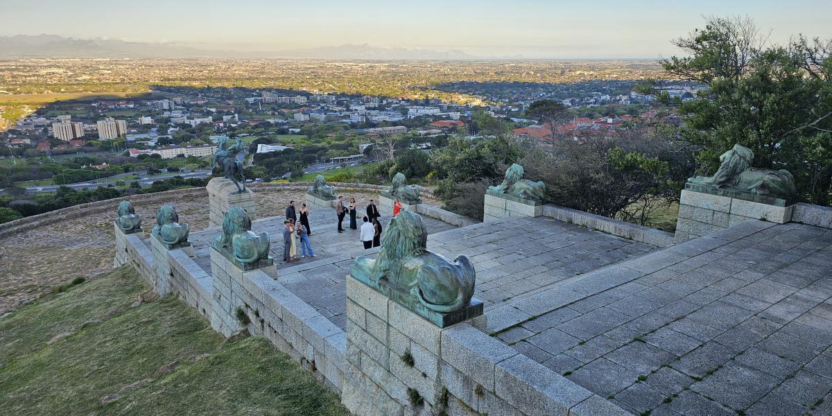 Fokváros – esküvői fotózás Cecil Rhodes
gyarmati emlékművénél