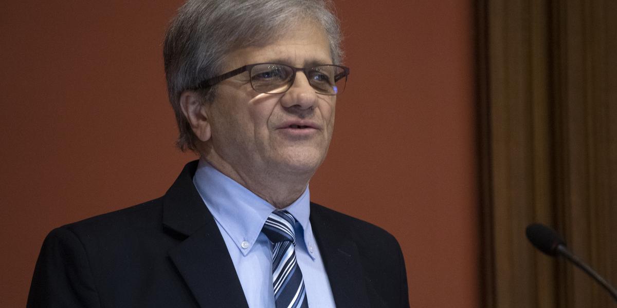 Hoffmann
István: a Kárpát-
medencébe
érkező magyarság
olyan helyen
települt le, ahol
más nyelvű népek
is éltek, akik
már korábban
nevet adtak a táj
egyes elemeinek