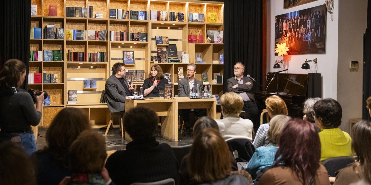 A bemutatón Máté Gábor színművész olvasott fel a frissen megjelent regényből