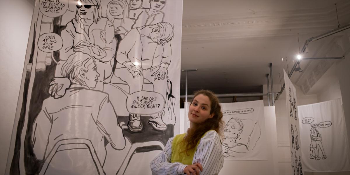  Poór Dorottya képzőművész a Földi boszorkányok című kiállításán