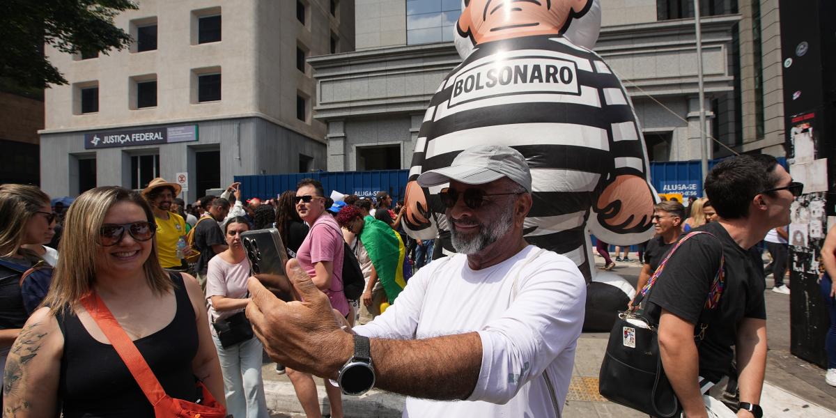 A brazilok megosztottak, többen már most csíkos ruhában szeretnék látni a volt elnököt