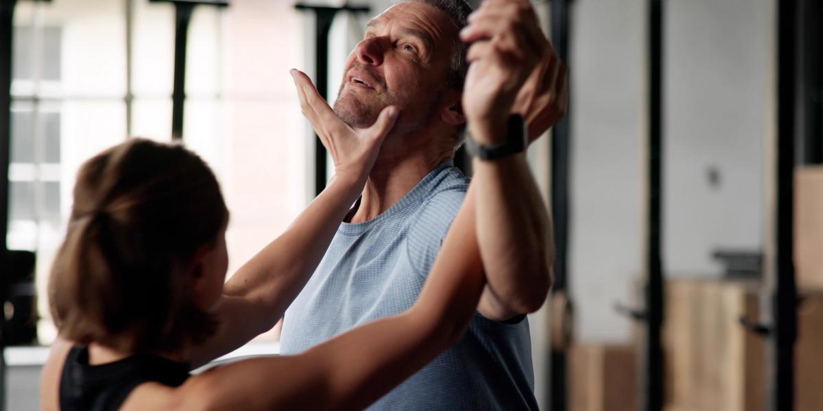 Kulcscsomó, összetekert újság, golyóstoll is segíthet az önvédelemben