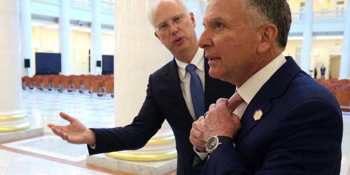 Pikáns ingatlan­ügyek és nem igazán átlátható üzletek után a világpolitika boszorkánykonyhájában talált egymásra Steve Witkoff (jobbra) és Kirill Dmitrijev