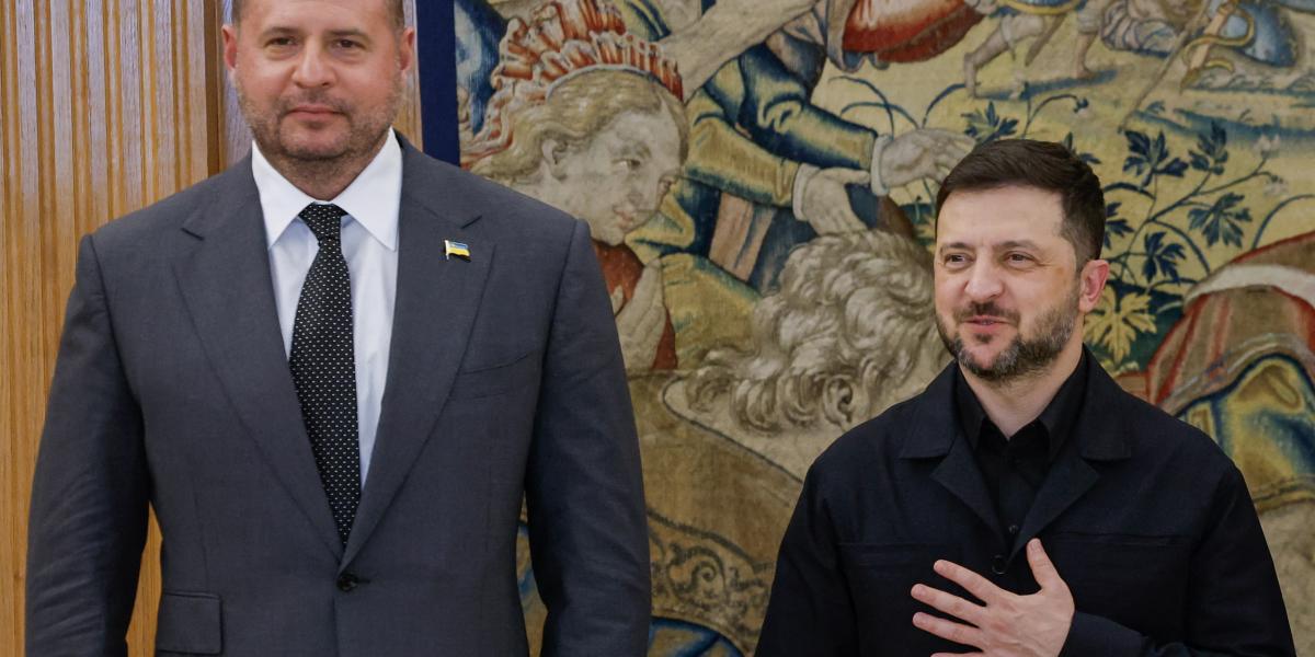 Az ukrán elnököt és Andrij Jermakot szoros munkakapcsolat fűzte össze, Jermak állítólag hevesen is reagált saját menesztésére