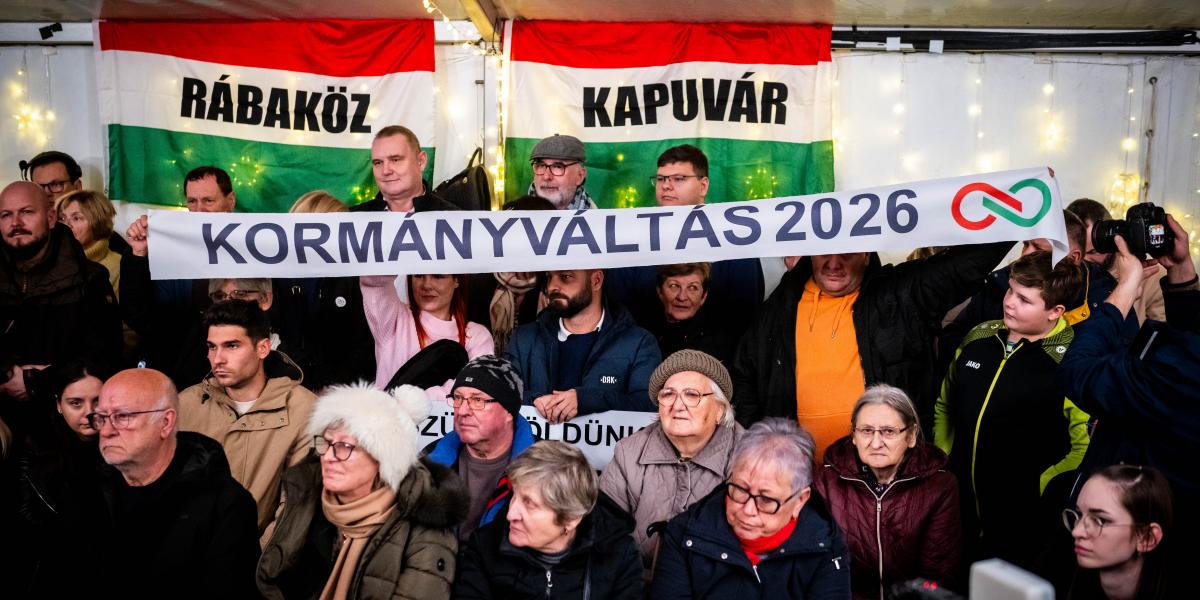 A Tisza párt országjárása Komáromban, november 26-án.