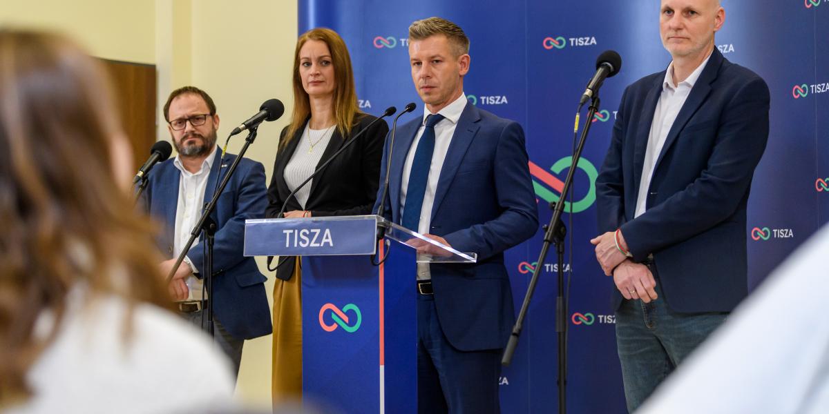 Magyar Péter (a mikrofonnál): „Jobbak és felkészültebbek vagyunk, mint a Fidesz”