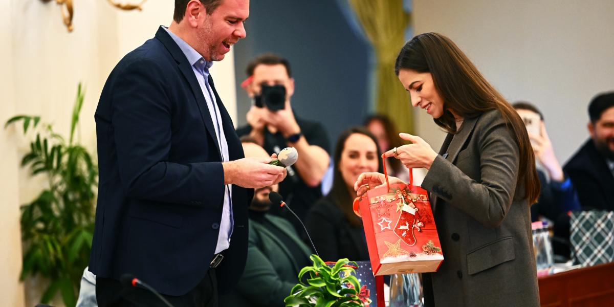 A Fővárosi Közgyűlés december 17-ei ajándékozása.