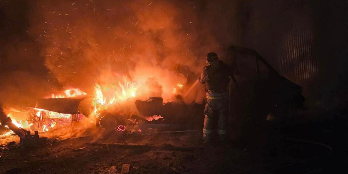 Rakétatámadásban kigyulladt autó Csernyihivben december 23-án 