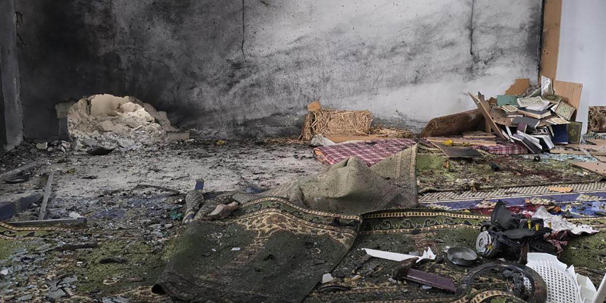 A SANA szíriai állami hírügynökség által 2025. december 26-án közreadott képen az Imam Ali bin Abi Talib mecset látható a robbantás után.